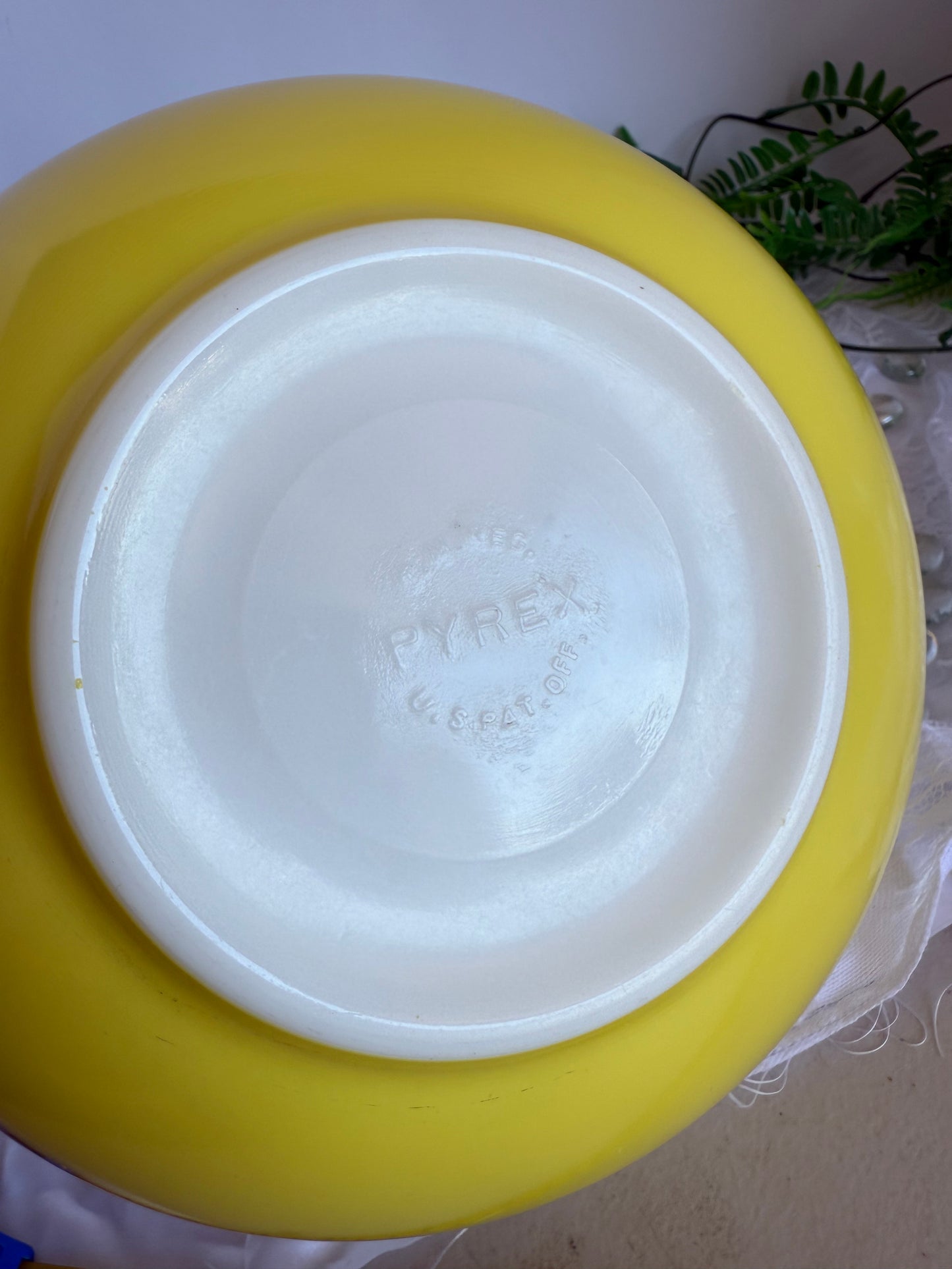 Pyrex yellow mixing bowl