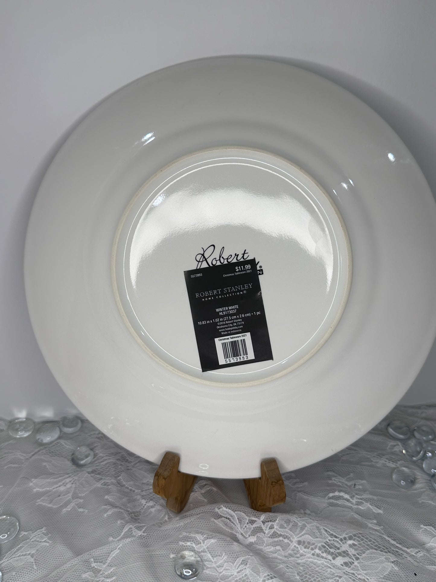 Robert Stanley Fox Dinner Plates Winter White Collection 2 Pieces