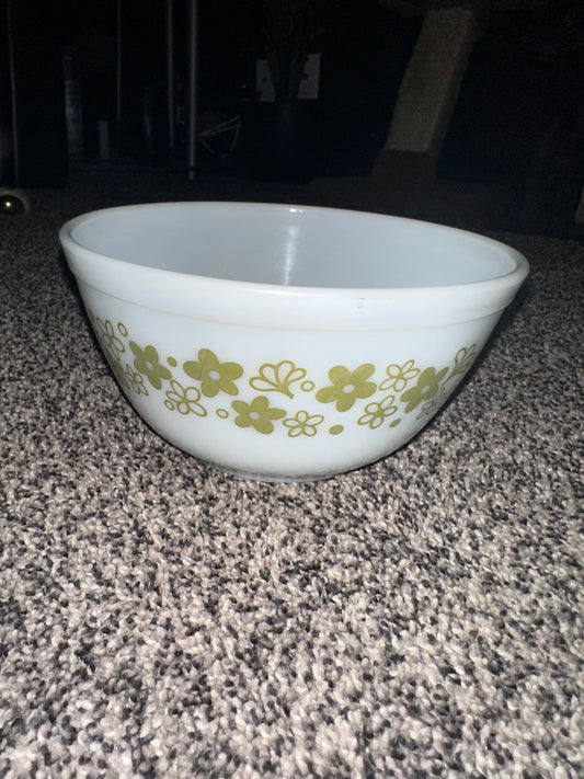Pyrex Crazy Daisy 402 1 1/2 Qt. Mixing Bowl