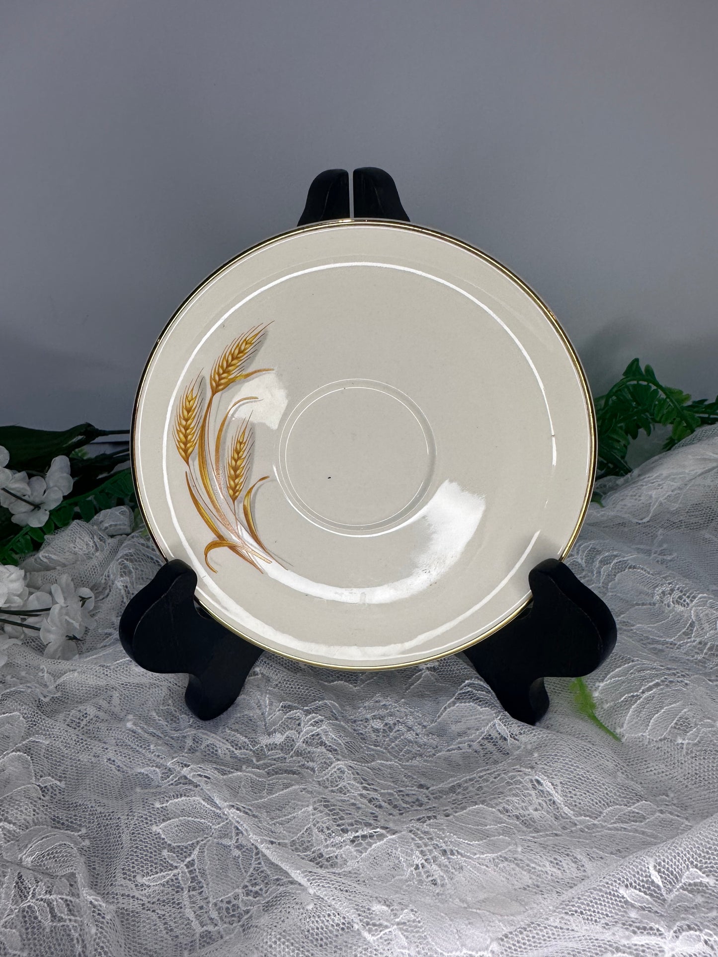 Golden Wheat plates 
by HOMER LAUGHLIN (2)