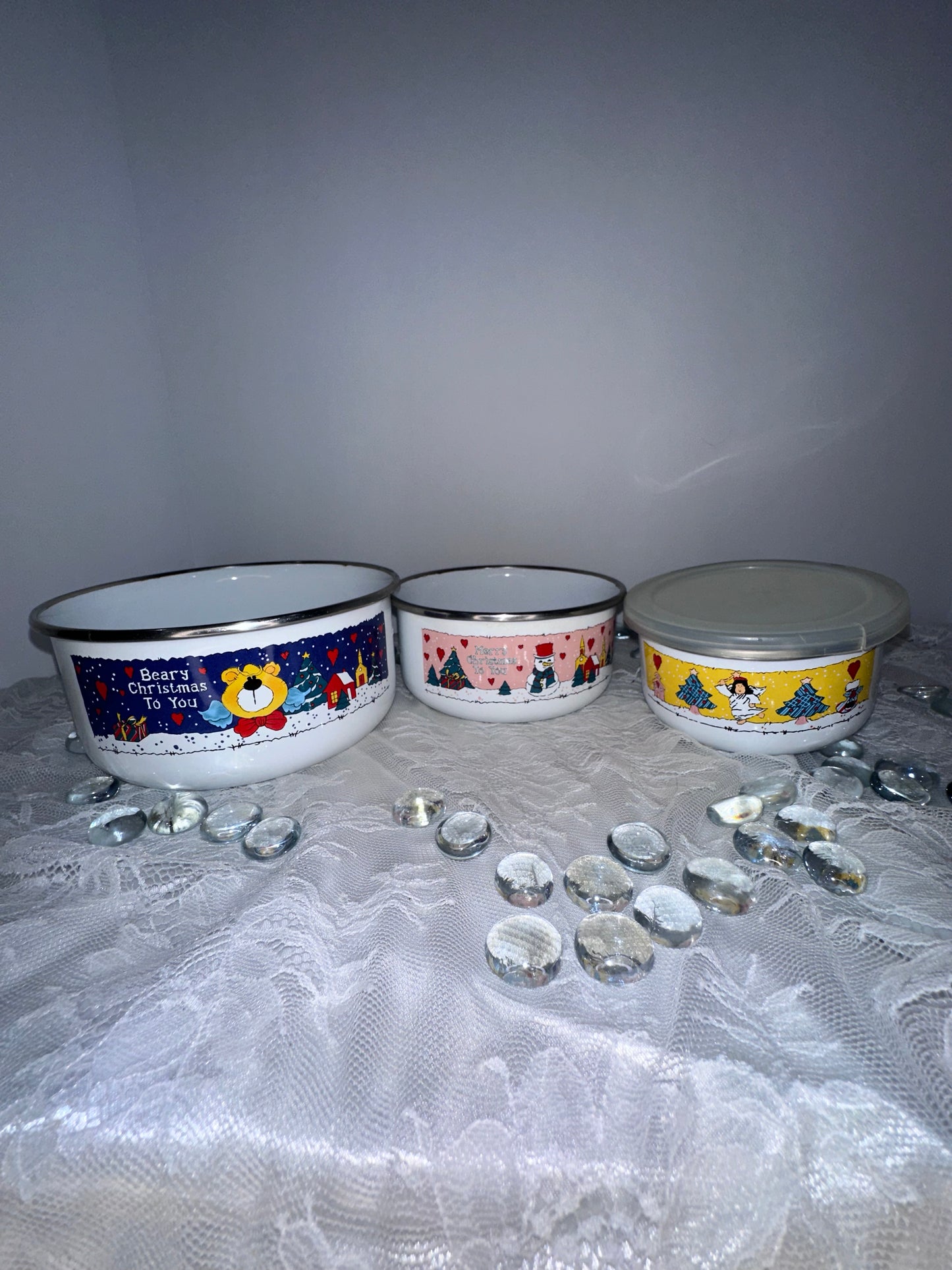 Vintage Nested Enamelware Christmas Serving Bowls Set of 3 Holiday Serving Bowls Graduated Sizes