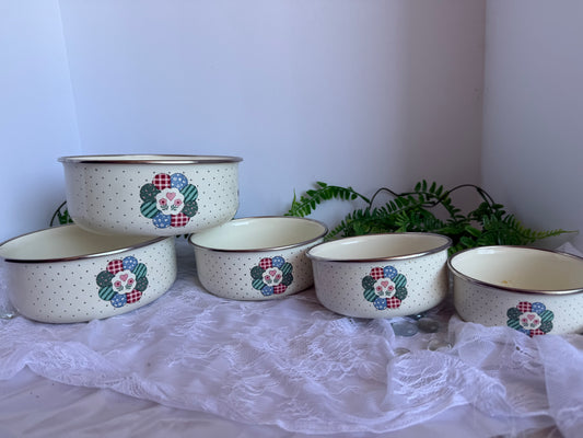 Nesting bowls