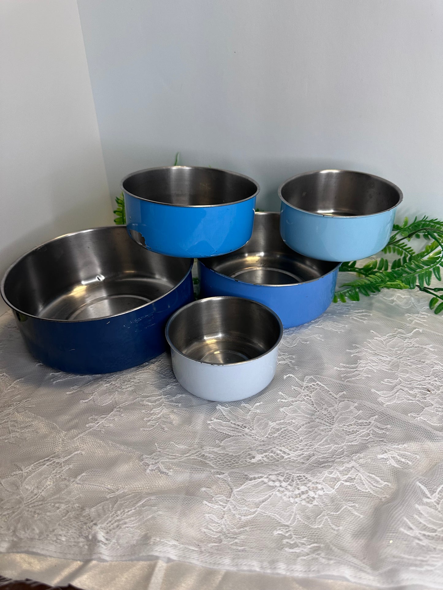 Metal nesting bowls