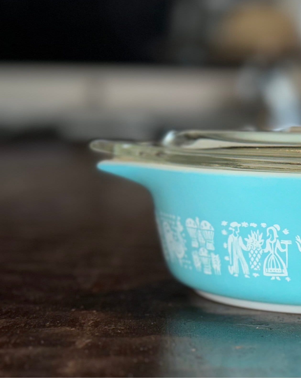 Pyrex Amish Butterprint Casserole Dish