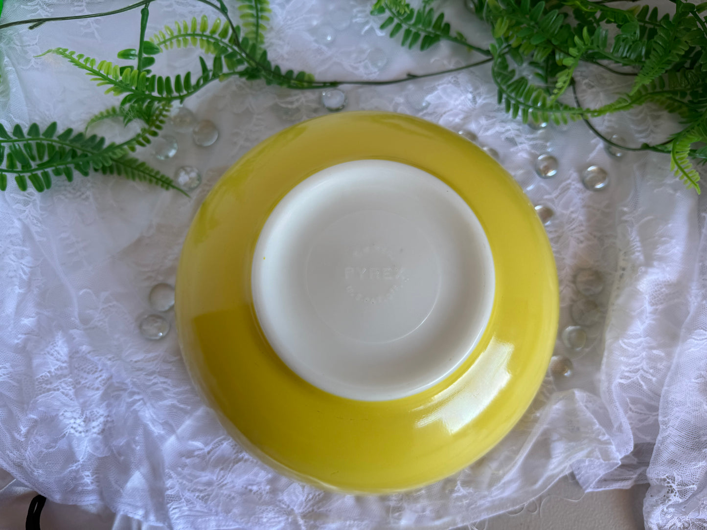 Pyrex yellow mixing bowl
